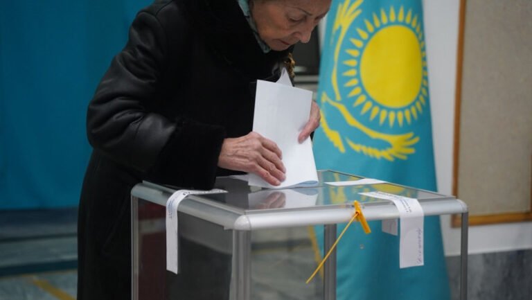 cea-mai-mare-tara-din-asia-centrala-isi-schimba-constitutia:-ce-prevede-noua-definitie-a-casatoriei