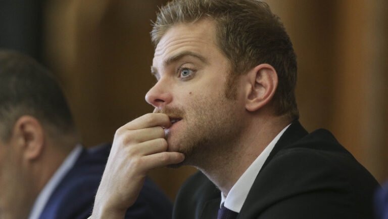 ilan-laufer-a-fost-amendat-dupa-accidentul-in-care-a-fost-lovit-de-o-masina-in-timp-ce-traversa-o-zebra-pe-trotineta-cu-copiii-sai