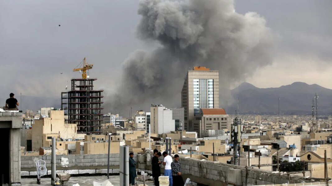 razboiul-din-orientul-mijlociu,-ziua-19.-atac-cu-rachete-balistice-iraniene-in-israel/-preturile-benzinei-in-sua-au-atins-cel-mai-ridicat-nivel-din-toamna-anului-2023