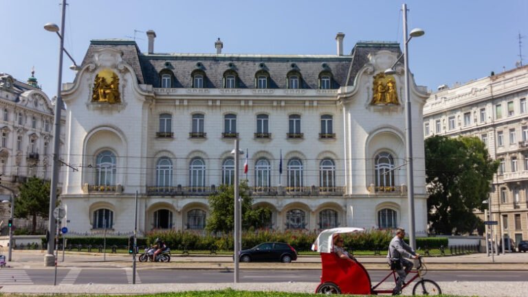 kremlinul-asculta-de-pe-acoperisurile-vienei.-au-revenit-platformele-rusesti-de-interceptare-a-semnalelor-din-timpul-razboiului-rece