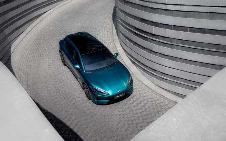 razboiul-autonomiei-in-2026:-poate-noul-bmw-i3-sa-detroneze-„monstrii”-de-1.000-km-din-china?