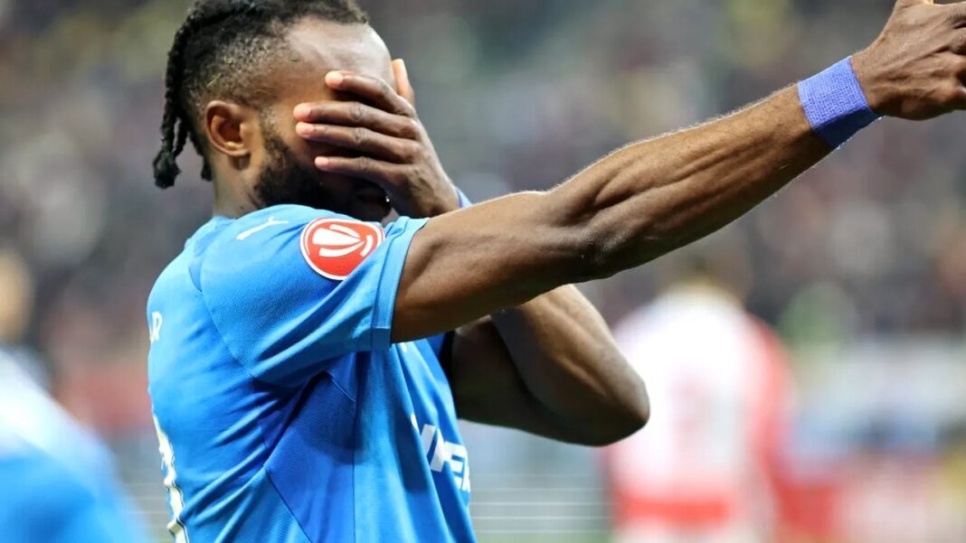 universitatea-craiova-invinge-dinamo,-in-etapa-a-doua-din-play-off-ul-superligii,-in-inferioritate-numerica