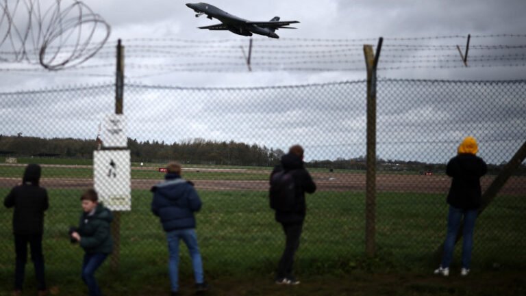 marea-britanie-permite-americanilor-sa-i-foloseasca-bazele-militare-pentru-lansarea-de-atacuri-asupra-iranului