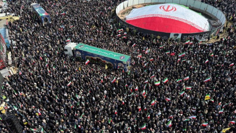 ce-ii-motiveaza-pe-sustinatorii-regimului-iranian-si-cum-ar-putea-fi-rasturnat-acesta:-„occidentul-a-subestimat-angajamentul-ideologic”