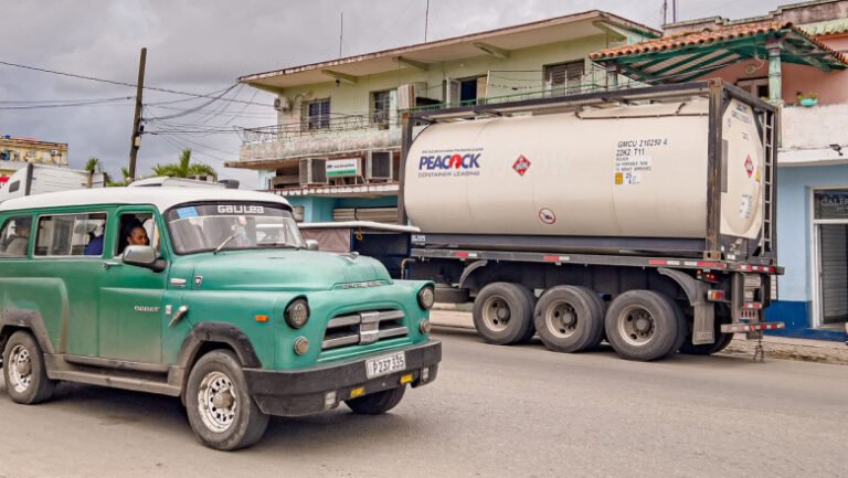 „pretentie-nerusinata”.-cuba,-scandalizata-de-cererea-ambasadei-sua-la-havana-de-a-importa-motorina-pentru-functionarea-sediului