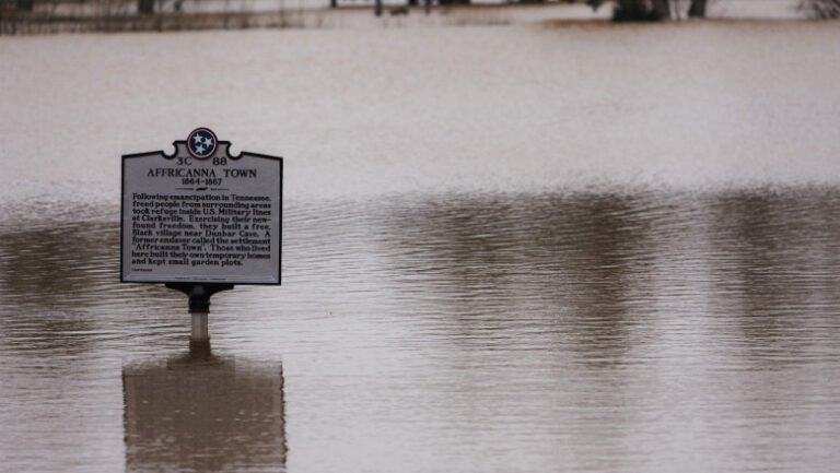 statul-hawaii,-lovit-de-cele-mai-grave-inundatii-din-ultimii-20-de-ani:-mii-de-localnici-au-fost-evacuati-de-urgenta