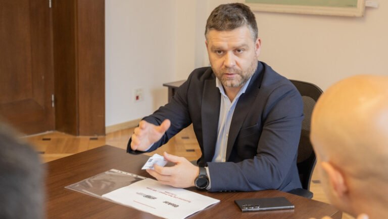 amenzi-de-86000-lei-in-centrul-capitalei-pentru-fatade-murdare.-ciucu:-„e-inacceptabil-ce-vedem-in-oras”