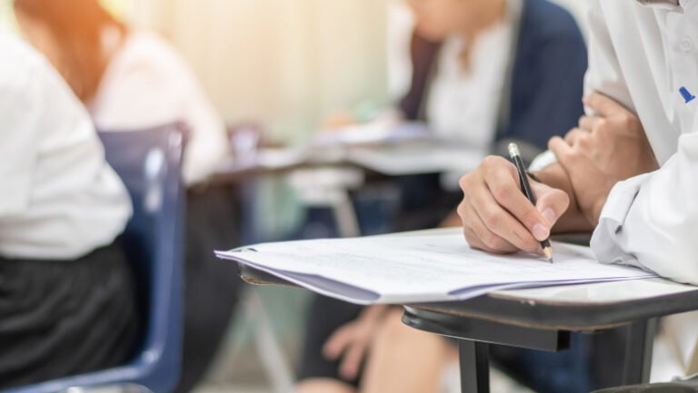 simulare-bacalaureat-2026:-modele-de-subiecte-pentru-proba-la-alegere-a-profilului.-lista-materiilor-in-functie-de-specializare