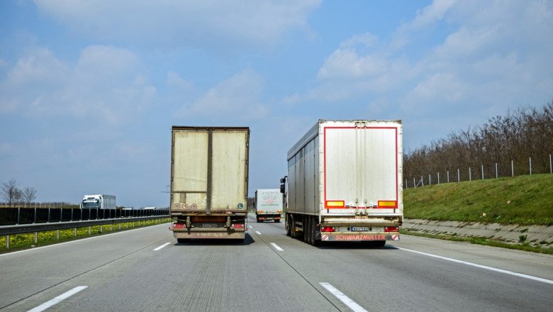 noua-migranti-egipteni,-dintre-care-opt-copii,-gasiti-ascunsi-intr-un-camion-pe-autostrada noua-migranti-egipteni,-dintre-care-opt-copii,-gasiti-ascunsi-intr-un-camion-pe-autostrada