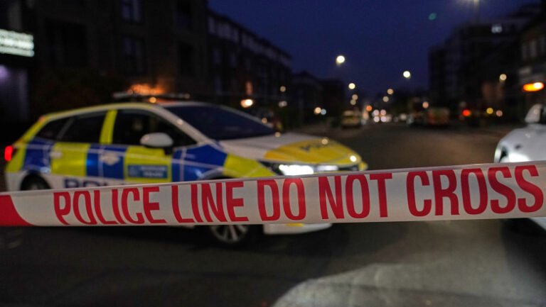 patru-ambulante-au-fost-incendiate-la-londra,-intr-un-atac-considerat-antisemit