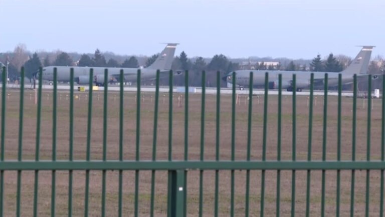 ministrul-apararii:-avioanele-militare-americane-sosite-in-romania-„nu-au-voie-sa-plece-cu-incarcatura-exploziva”