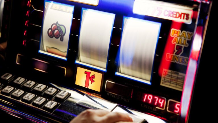 primarul-unui-municipiu-nu-vrea-interzicerea-totala-a-salilor-de-jocuri-de-noroc:-„nu-iau-niciodata-exemplu-de-la-slatina”