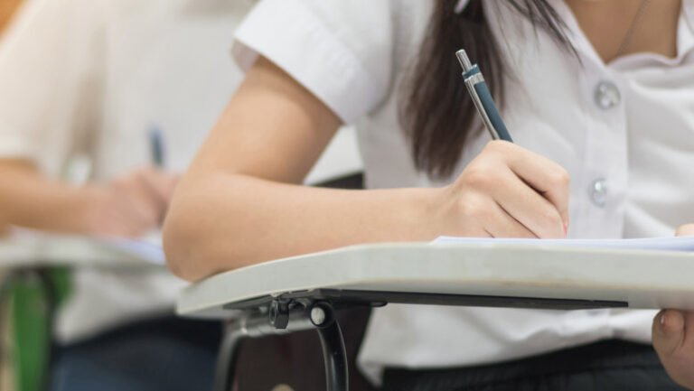 simulare-bacalaureat-2026:-elevii-sustin-astazi-proba-la-matematica.-cum-sunt-structurate-subiectele