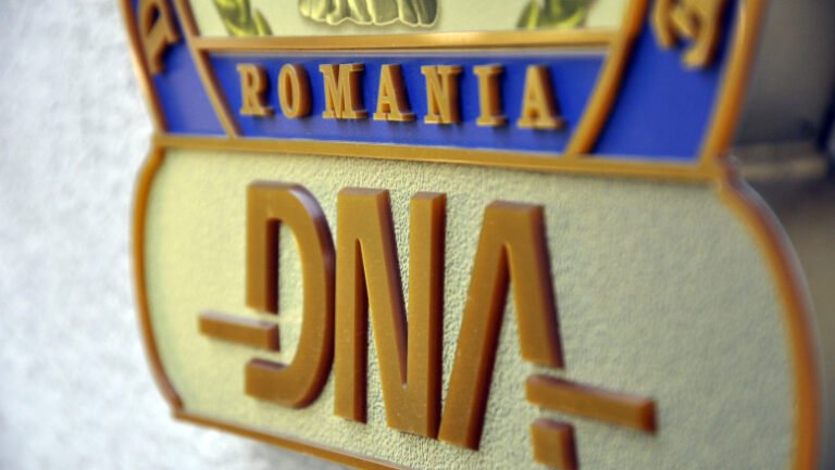 perchezitii-dna-la-spitalul-„victor-babes”-din-timisoara.-procurorii-ridica-documente-privind-achizitia-de-aparatura-medicala