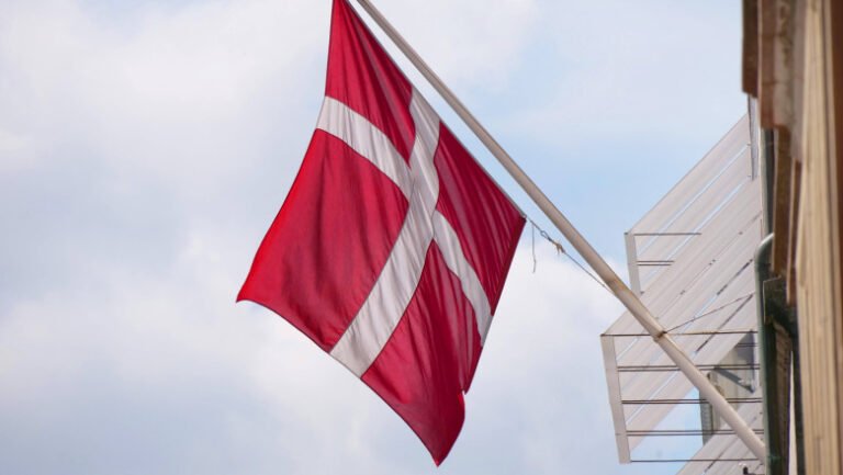 alegeri-anticipate-in-damemarca.-cum-ar-putea-amenintarile-lui-trump-sa-i-aduca-un-al-treilea-mandat-premierului-in-functie