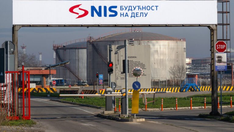 sua-si-au-dat-acceptul-ca-grupul-ungar-mol-sa-cumpere-rafinaria-nis,-singura-din-serbia,-detinuta-de-rusii-de-la-gazprom