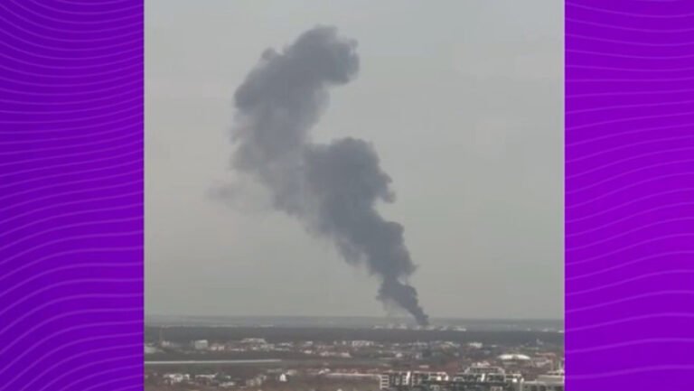 incendiu-intr-un-bloc-in-constructie-din-tunari,-langa-capitala:-fumul-negru-se-vede-de-la-kilometri-departare