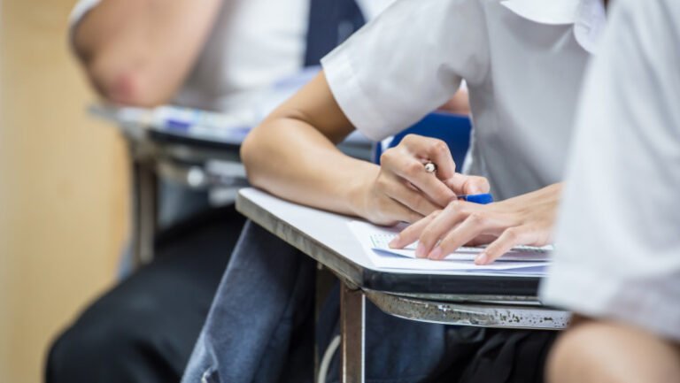 simulare-bac-2026,-proba-la-alegere-a-profilului:-baremul-de-corectare-a-fost-publicat-de-ministerul-educatiei.-cand-se-afiseaza-notele