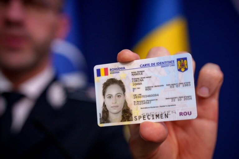 cum-ajungi-sa-te-indragostesti-pe-internet-de-cineva-care-nu-stie-ca-existi