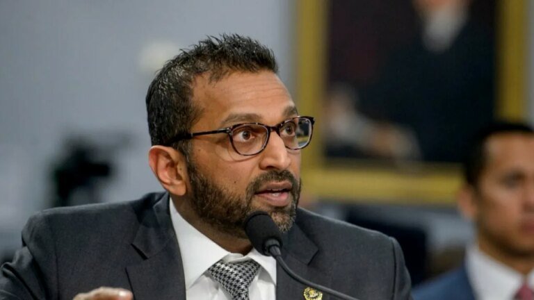 e-mailul-sefului-fbi-a-fost-spart-de-iranieni.-mai-multe-fotografii-personale-au-ajuns-pe-internet