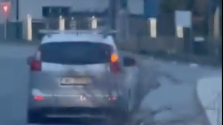 sofer-din-bistrita,-surprins-in-timp-ce-tara-un-trunchi-de-copac-de-16-metri-pe-carosabil