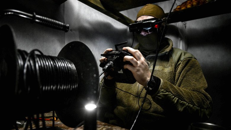 momentul-in-care-o-drona-ucraineana-loveste-locomotiva-unui-tren-care-transporta-provizii-pentru-armata-rusa