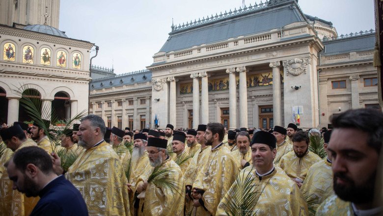 procesiune-romano-catolica-de-florii-astazi-in-centrul-capitalei.-restrictii-de-trafic-pe-mai-multe-artere-importante-din-bucuresti