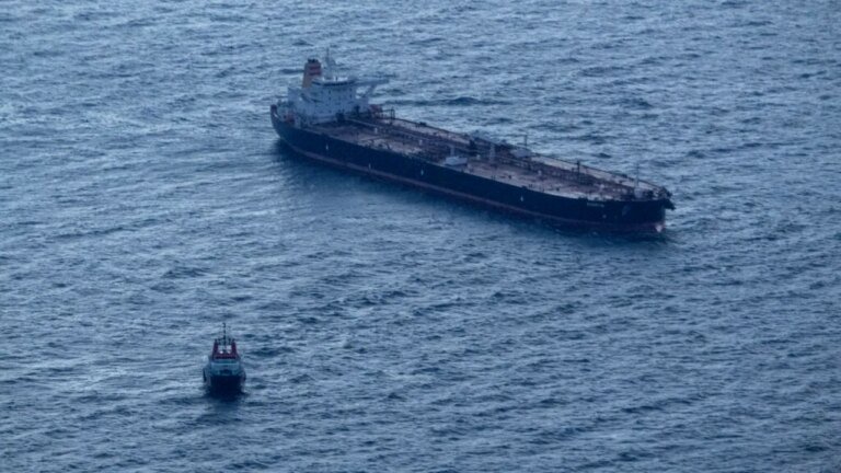 petrolul-sare-de-115-dolari,-iar-bursele-din-asia-se-prabusesc