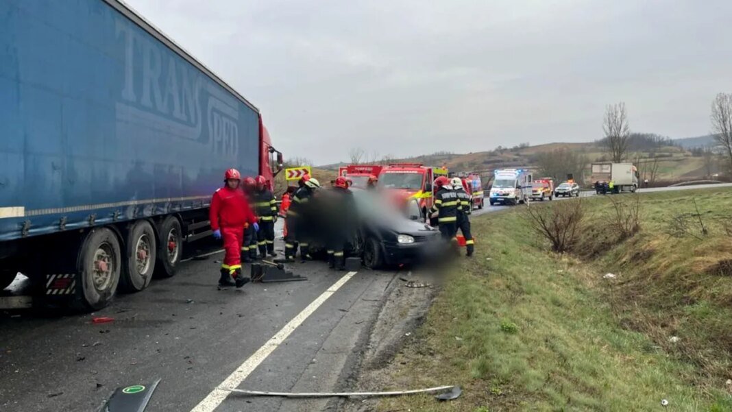 update:-sase-raniti-in-urma-unui-accident-intre-doua-camioane-si-o-masina,-in-cluj update:-sase-raniti-in-urma-unui-accident-intre-doua-camioane-si-o-masina,-in-cluj