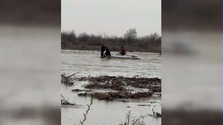 risc-de-inundatii-in-vrancea.-locuitorii-din-doua-comune-au-primit-ordin-de-evacuare-prin-ro-alert,-un-drum-s-a-surpat-dupa-o-viitura risc-de-inundatii-in-vrancea.-locuitorii-din-doua-comune-au-primit-ordin-de-evacuare-prin-ro-alert,-un-drum-s-a-surpat-dupa-o-viitura