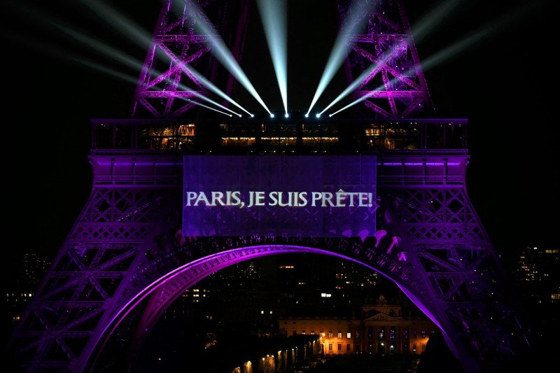 celine-dion-si-a-anuntat-revenirea-pe-scena-cu-un-mesaj-pe-turnul-eiffel:-cantareata-va-sustine-o-serie-de-concerte-la-paris celine-dion-si-a-anuntat-revenirea-pe-scena-cu-un-mesaj-pe-turnul-eiffel:-cantareata-va-sustine-o-serie-de-concerte-la-paris