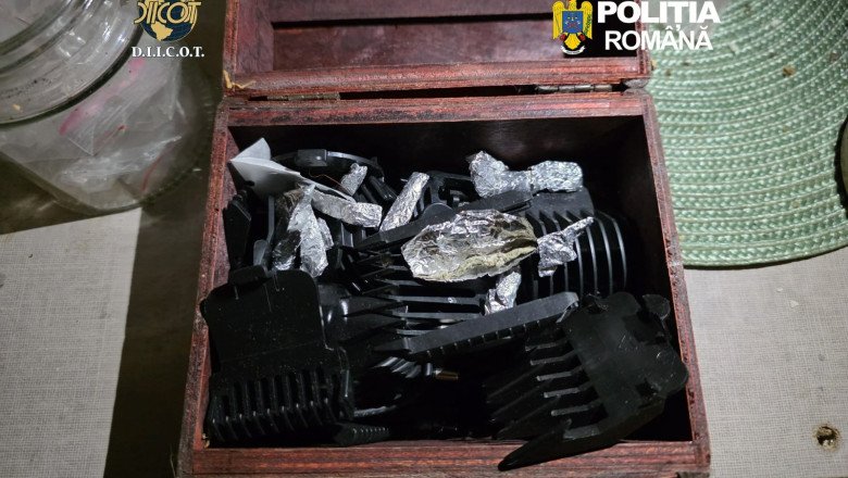 perchezitii-la-presupusi-traficanti-de-droguri-de-mare-risc.-foloseau-doua-fete,-de-13-si-15-ani,-pentru-distributie perchezitii-la-presupusi-traficanti-de-droguri-de-mare-risc.-foloseau-doua-fete,-de-13-si-15-ani,-pentru-distributie