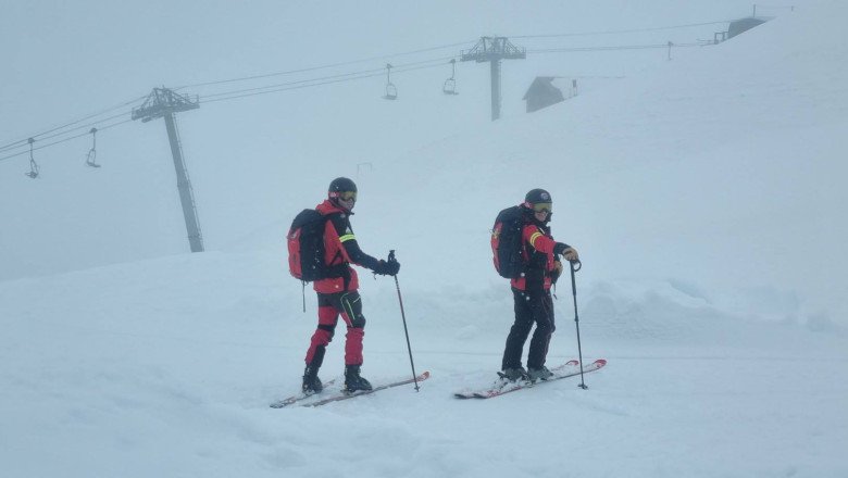 avertisment-pentru-turisti-la-sinaia:-„zapada-ortopedica-de-categoria-i”.-temperaturi-ridicate-si-vizibilitate-redusa-pe-munte