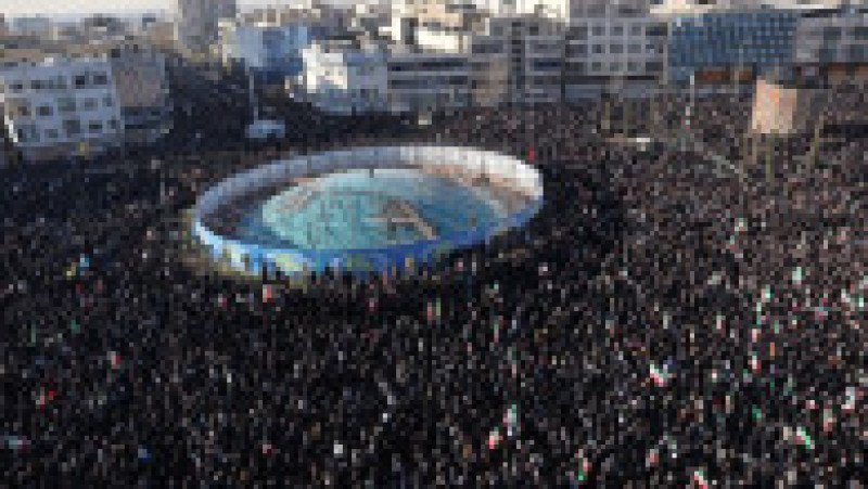 Susținătorii guvernului se adună îndoliați după ce televiziunea de stat a anunțat oficial moartea liderului suprem iranian Ayatollah Ali Khamenei, la Teheran, Iran, duminică, 1 martie 2026 Foto: Profimedia | Poza 5 din 5