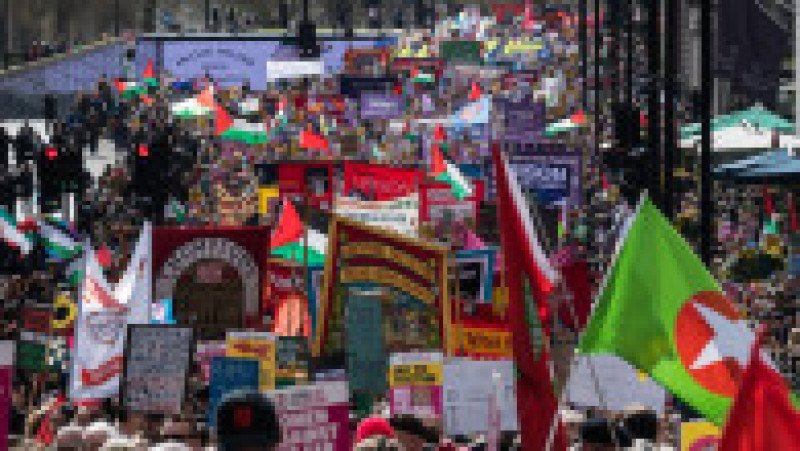 Sute de mii de persoane au participat sâmbătă la un protest în centrul Londrei împotriva extremei drepte, organizat de Together Alliance, pe fondul tensiunilor legate de discursul anti-imigrație și mobilizarea grupărilor radicale. Foto Profimedia | Poza 1 din 9