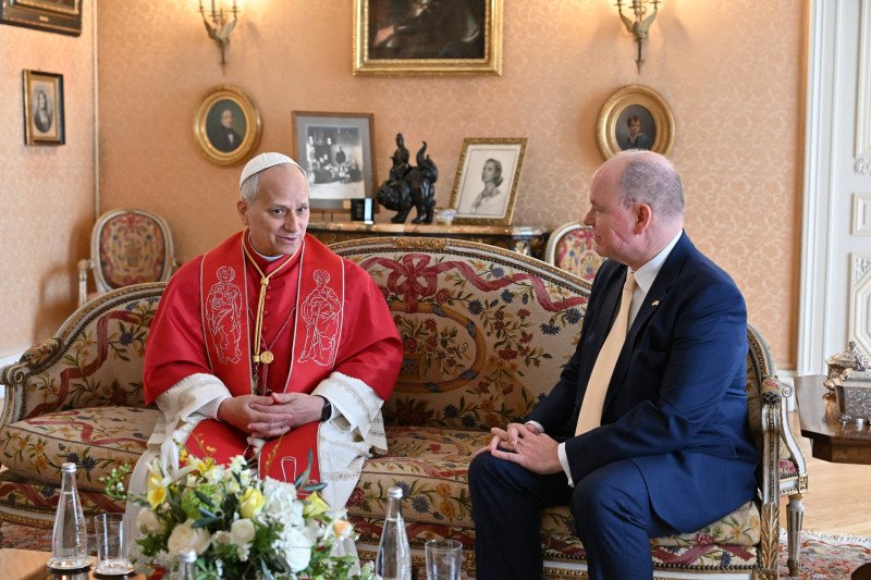 Entretien du pape Léon XIV avec le prince Albert II de Monaco au palais princier - Visite historique du pape Léon XIV à Monaco