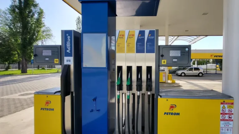 DOSAR ROMANIA 24 INFO | „Curățenie” generală în benzinării: ANPC a tăiat amenzi de 1,5 milioane de lei într-o singură zi. De la pistoale defecte, la mâncare cu mucegai