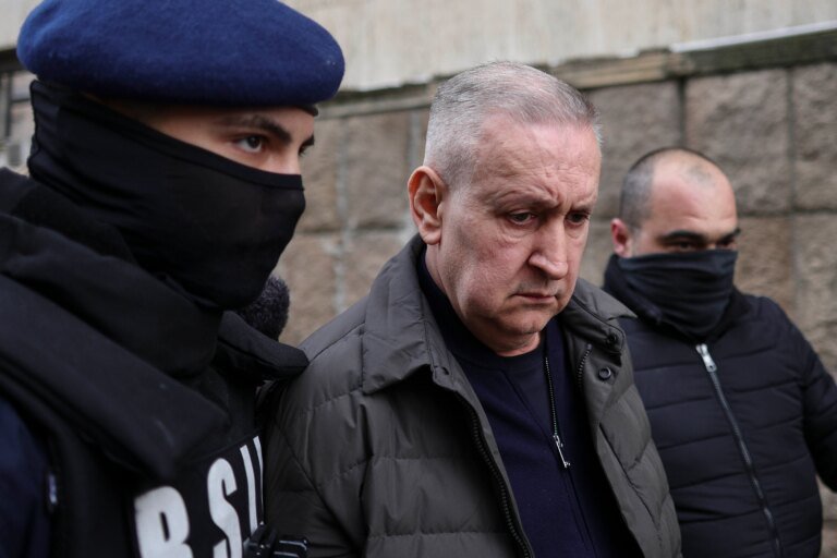 statul-se-„ingrasa”-din-nou?-cum-a-evoluat-numarul-bugetarilor-sub-cabinetul-bolojan