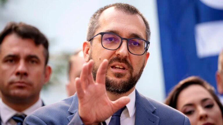 vlad-voiculescu-il-contrazice-pe-rogobete:-daca-ar-fi-fost-ministru-atunci,-decizia-tot-la-citu-ar-fi-fost