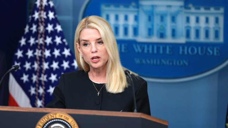 donald-trump-a-demis-o-pe-pam-bondi-din-functia-de-procuror-general-al-sua.-liderul-american:-„va-trece-la-un-nou-post-foarte-necesar”