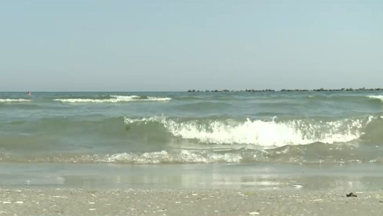 mai-multe-bucati-de-drona,-descoperite-pe-plaja-din-tuzla