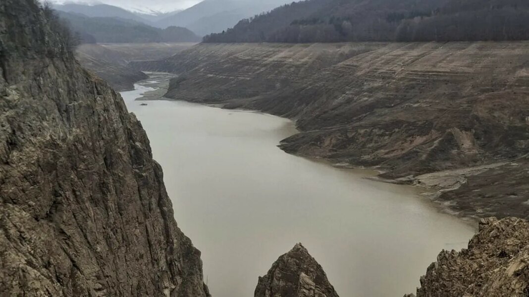 a-inceput-reumplerea-lacului-de-acumulare-vidraru.-bogdan-ivan-anunta-cand-se-va-incheia-procesul