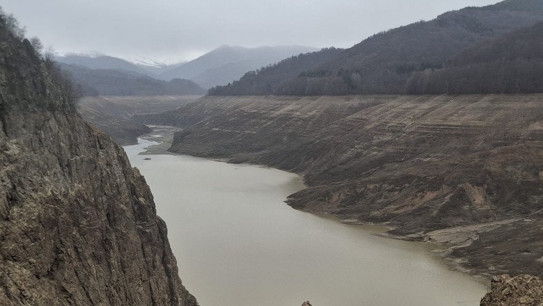 a-inceput-reumplerea-lacului-de-acumulare-vidraru:-cand-se-estimeaza-ca-va-fi-finalizarea.-anuntul-facut-de-ministrul-energiei a-inceput-reumplerea-lacului-de-acumulare-vidraru:-cand-se-estimeaza-ca-va-fi-finalizarea.-anuntul-facut-de-ministrul-energiei