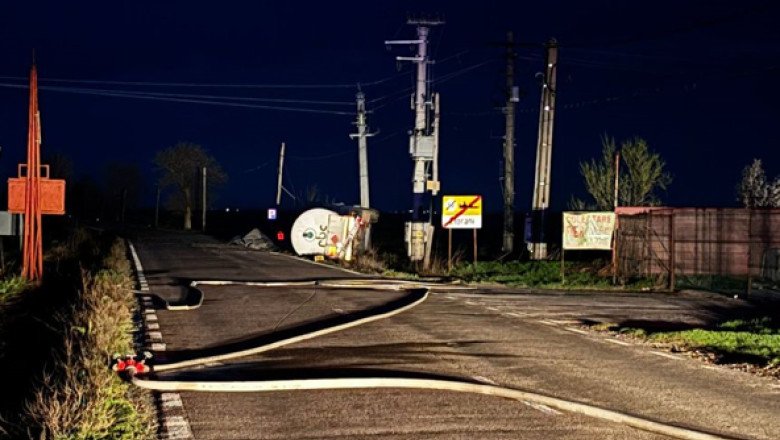 o-cisterna-incarcata-cu-30-de-tone-de-gpl-s-a-rasturnat-pe-dn-1d-populatia,-evacuata-pe-o-raza-de-1.000-de-metri o-cisterna-incarcata-cu-30-de-tone-de-gpl-s-a-rasturnat-pe-dn-1d-populatia,-evacuata-pe-o-raza-de-1.000-de-metri