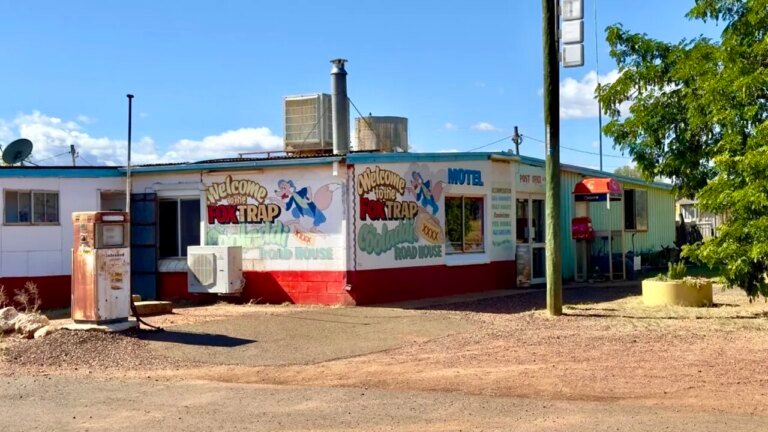 un-oras-intreg-cu-oficiu-postal-si-hotel,-de-vanzare-la-pretul-unui-apartament-cu-un-dormitor