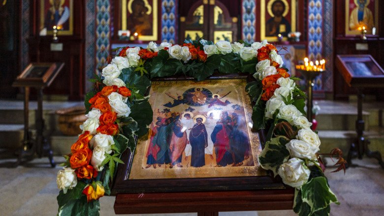 vinerea-mare-2026:-de-ce-se-tine-post-negru-si-ce-simbolizeaza-trecerea-pe-sub-masa-din-biserica-(sfantul-epitaf)