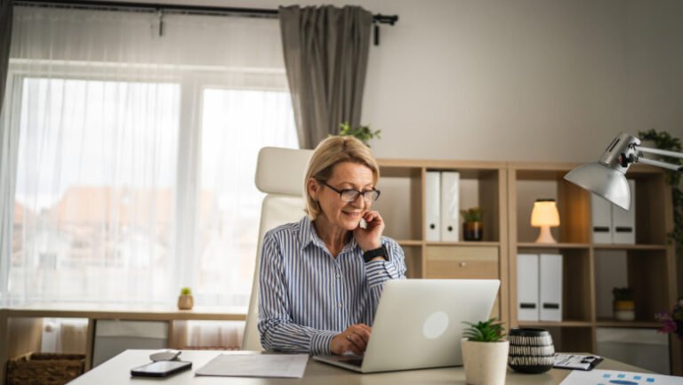 drepturile-angajatilor-care-lucreaza-de-sarbatori-legale.-cum-sunt-platiti-si-cand-primesc-zile-libere,-potrivit-legi