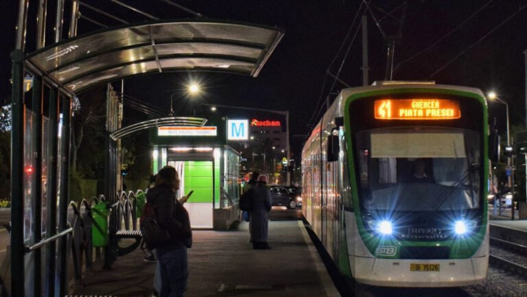 transportul-public-in-bucuresti-in-noaptea-de-inviere-stb:-tramvaiul-41-si-25-de-linii-de-noapte-disponibile.-metroul-circula-non-stop