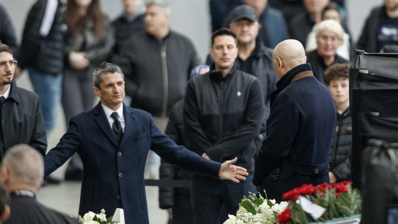 razvan-lucescu,-cuvant-emotionant-in-biserica-inainte-de-inmormantarea-tatalui-sau:-„a-fost-un-luptator,-a-invins,-a-pierdut”