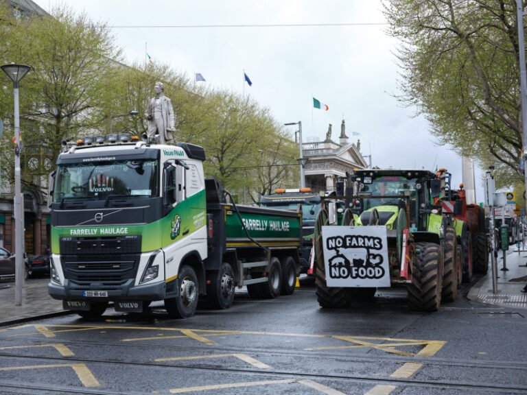 haos-in-a-patra-zi-de-proteste-fata-de-preturile-la-combustibil-in-irlanda.-manifestatii-si-in-norvegia,-tara-producatoare-de-petrol